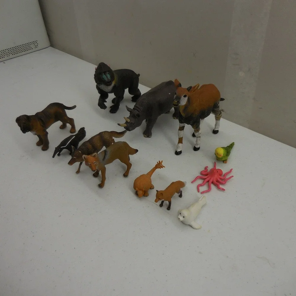 Mixed Lot 11‎ Plastic Toy Animal Figures Rhino Okapi Mandrill Wolf Dog Skunk Fox